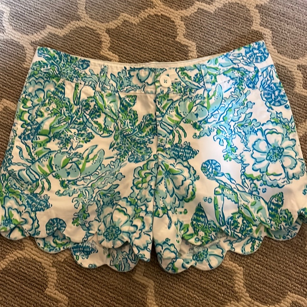 Lilly Pulitzer blue green print shorts size 2